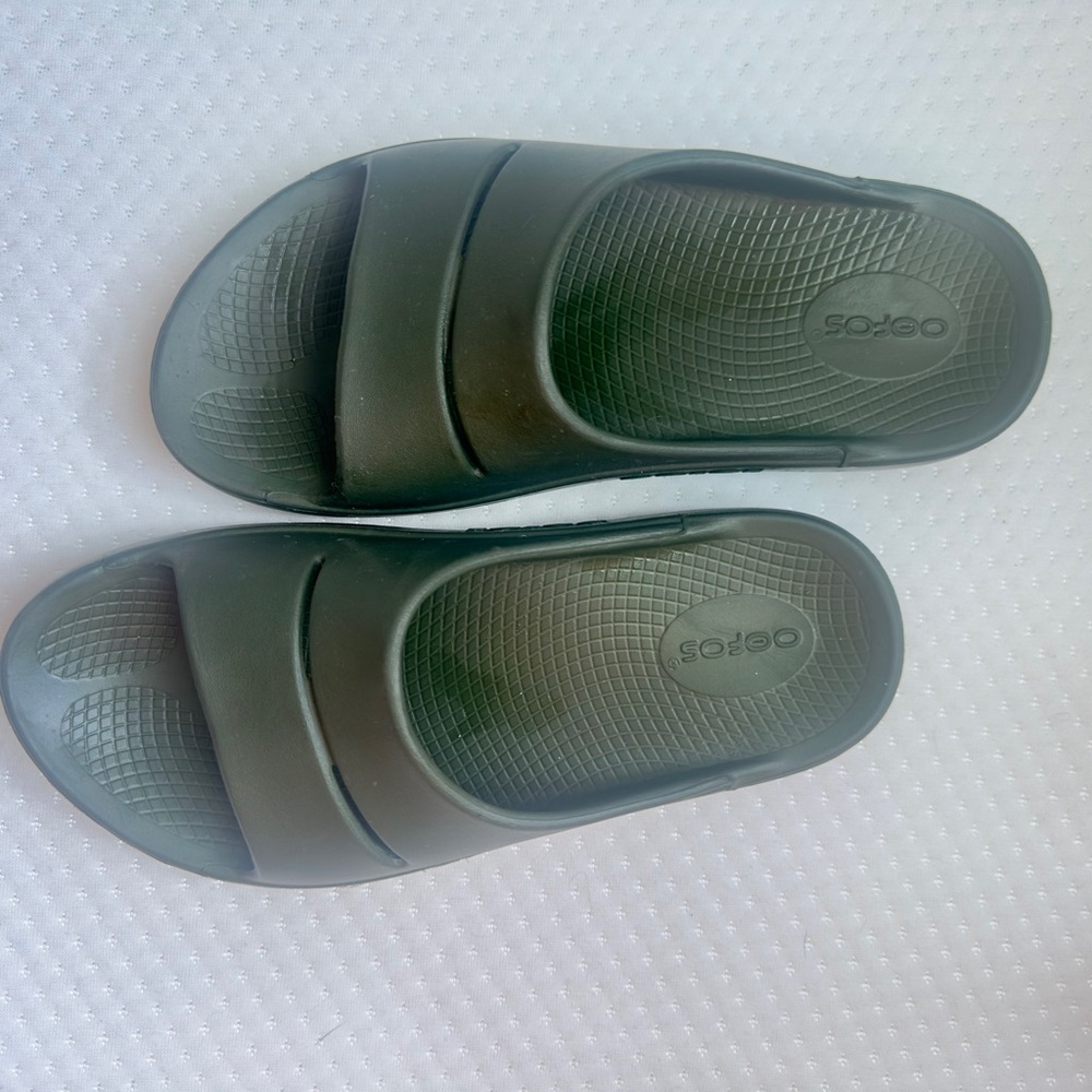 OOFOS Forest Green Recovery Slides